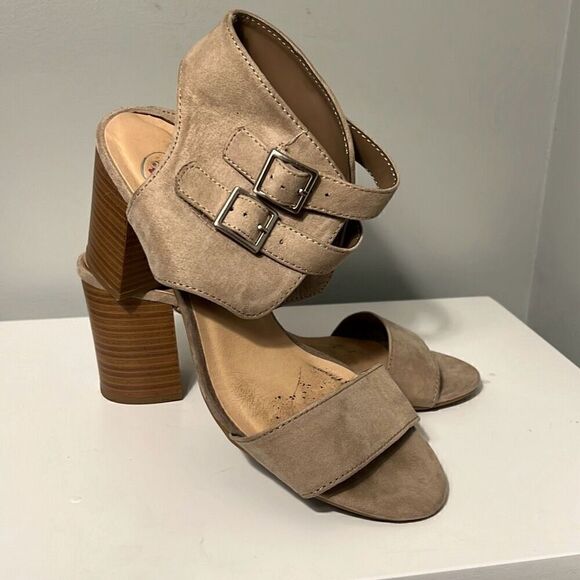 Heart in D Women's Taupe Suede Double Ankle Strap Block Heel Sandal Size 8 - Picture 1 of 14